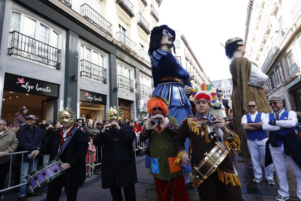 Mucho color y personajes extravagantes en el carnaval infantil de Zaragoza