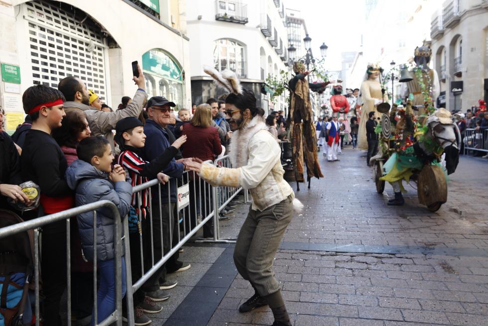 Mucho color y personajes extravagantes en el carnaval infantil de Zaragoza