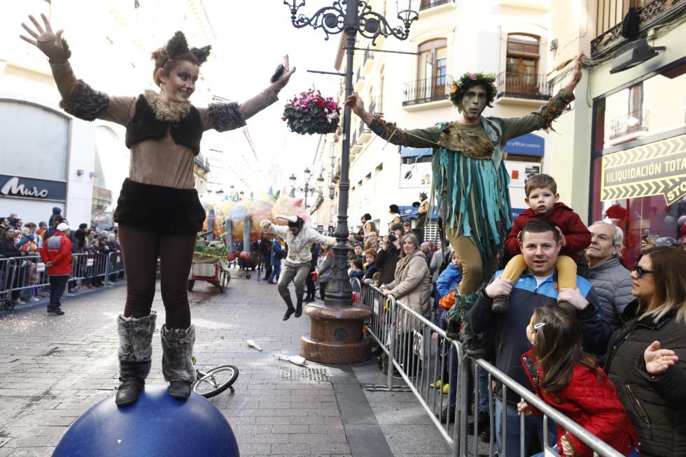 Mucho color y personajes extravagantes en el carnaval infantil de Zaragoza