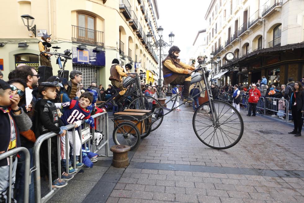 Mucho color y personajes extravagantes en el carnaval infantil de Zaragoza