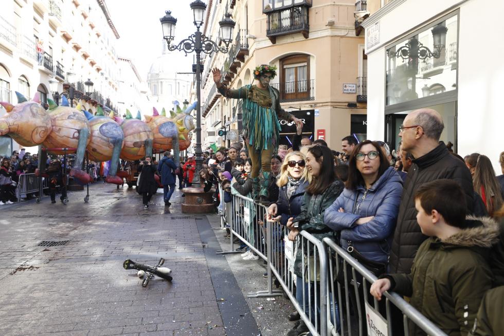 Mucho color y personajes extravagantes en el carnaval infantil de Zaragoza