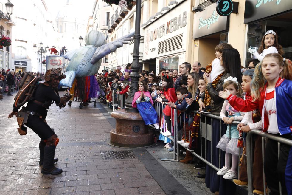 Mucho color y personajes extravagantes en el carnaval infantil de Zaragoza