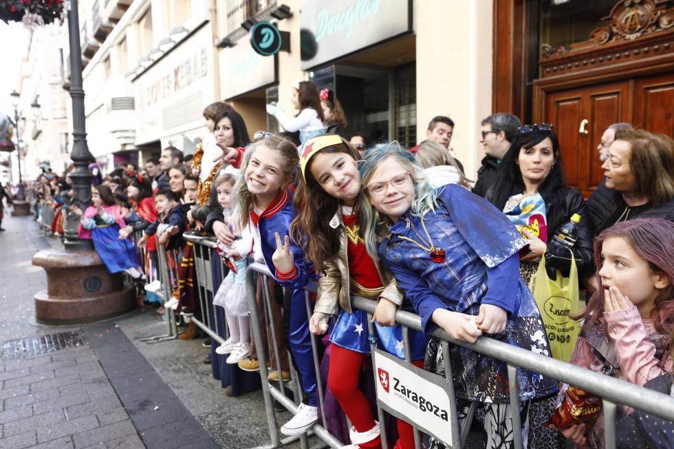 Mucho color y personajes extravagantes en el carnaval infantil de Zaragoza