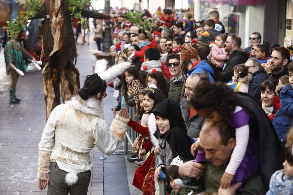 Mucho color y personajes extravagantes en el carnaval infantil de Zaragoza