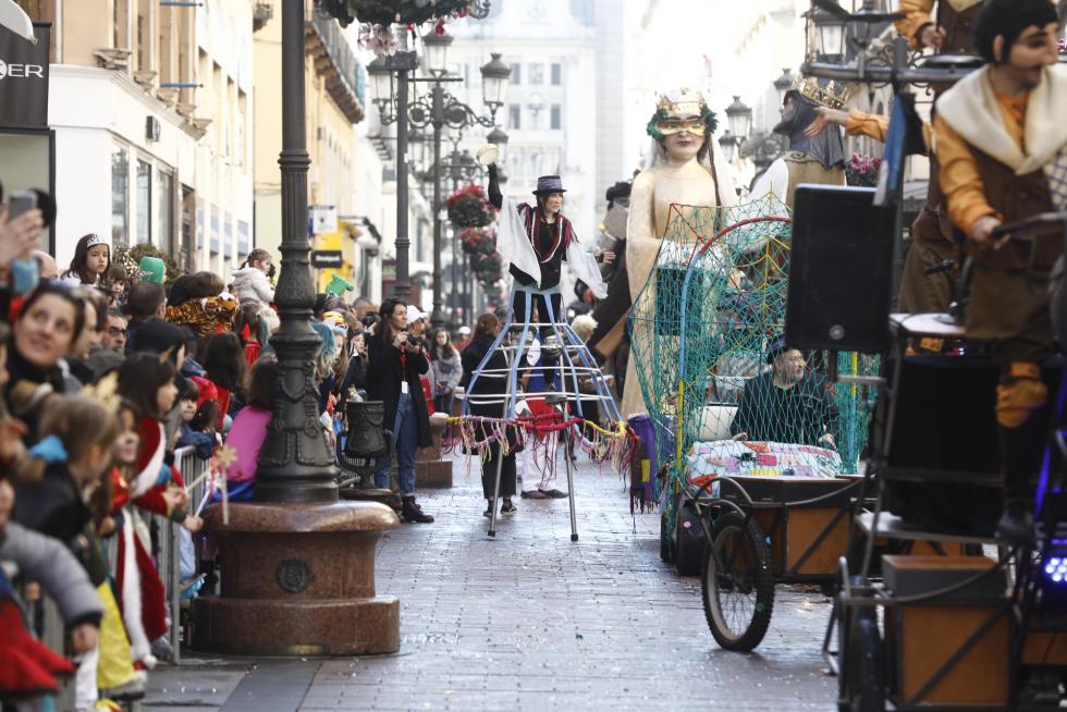 Mucho color y personajes extravagantes en el carnaval infantil de Zaragoza