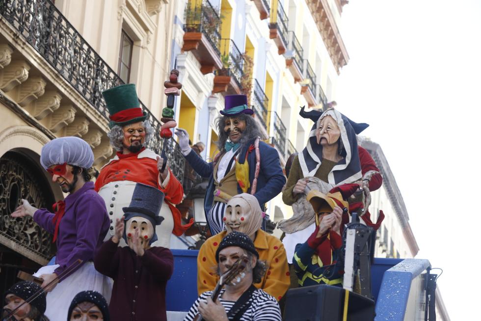 Mucho color y personajes extravagantes en el carnaval infantil de Zaragoza