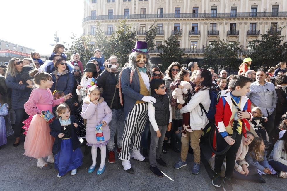 Mucho color y personajes extravagantes en el carnaval infantil de Zaragoza