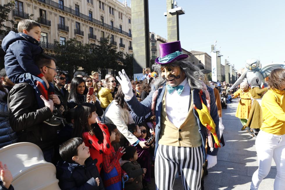 Mucho color y personajes extravagantes en el carnaval infantil de Zaragoza