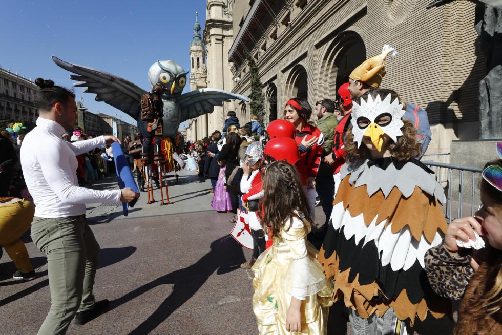 Mucho color y personajes extravagantes en el carnaval infantil de Zaragoza