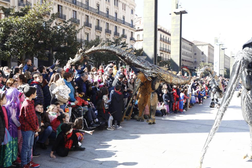 Mucho color y personajes extravagantes en el carnaval infantil de Zaragoza