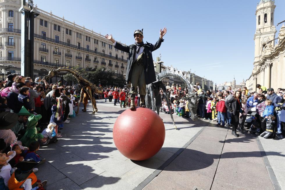 Mucho color y personajes extravagantes en el carnaval infantil de Zaragoza