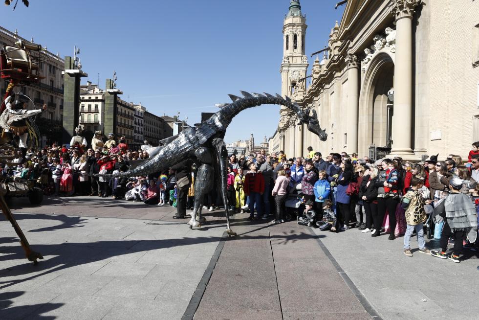Mucho color y personajes extravagantes en el carnaval infantil de Zaragoza