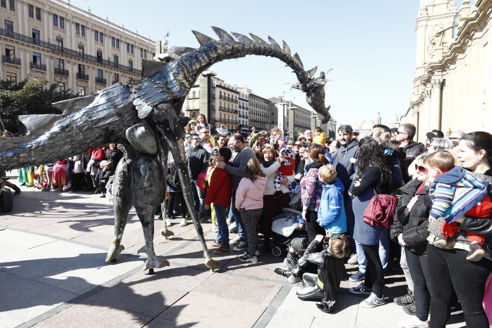 Mucho color y personajes extravagantes en el carnaval infantil de Zaragoza