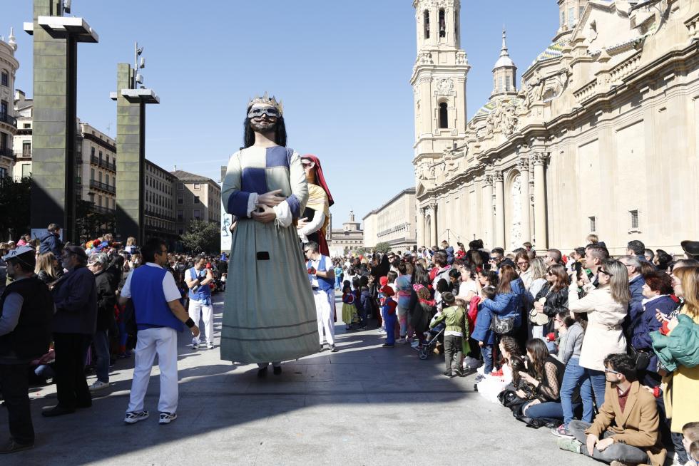 Mucho color y personajes extravagantes en el carnaval infantil de Zaragoza