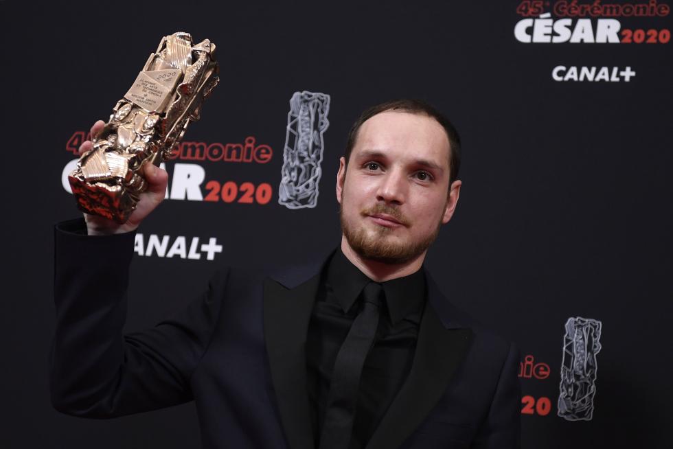 Paris (France), 28/02/2020.- French set designer Stephane Rozenbaum poses with the Best Set design award for 'La Belle Epoque' during the 45th annual Cesar awards ceremony held at the Salle Pleyel concert venue in Paris, France, 28 February 2020. (Francia) EFE/EPA/JULIEN DE ROSA Press Room - Cesars 2020