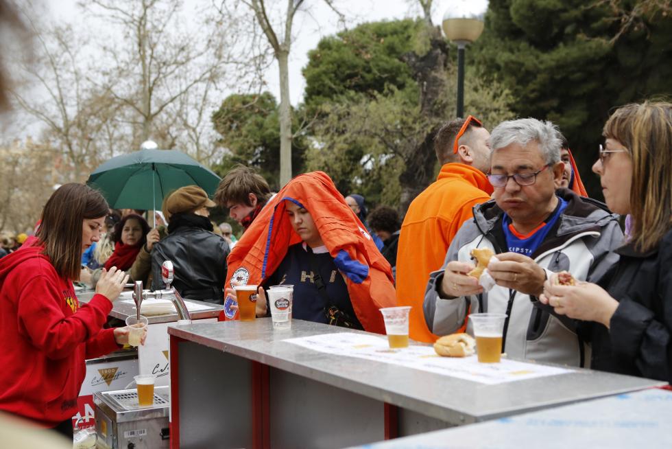 La Cincomarzada vuelve a congregar a miles de zaragozanos en el parque del Tío Jorge de Zaragoza