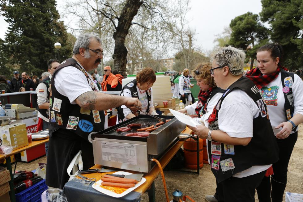 La Cincomarzada vuelve a congregar a miles de zaragozanos en el parque del Tío Jorge de Zaragoza