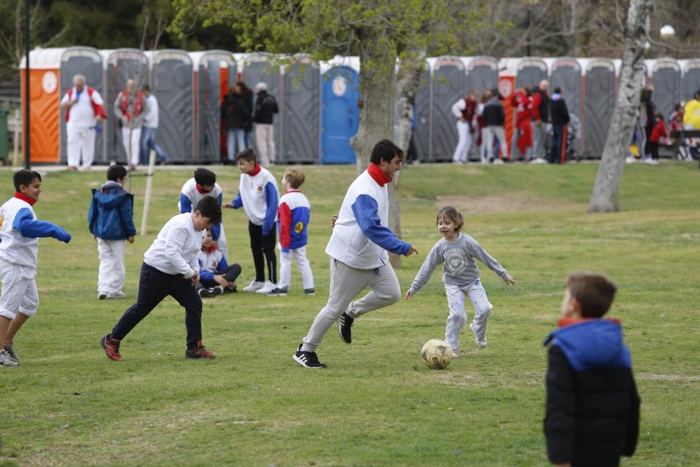 La Cincomarzada vuelve a congregar a miles de zaragozanos en el parque del Tío Jorge de Zaragoza