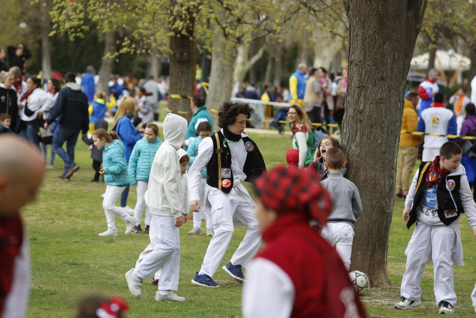 La Cincomarzada vuelve a congregar a miles de zaragozanos en el parque del Tío Jorge de Zaragoza