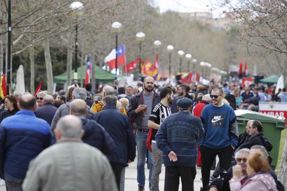 La Cincomarzada vuelve a congregar a miles de zaragozanos en el parque del Tío Jorge de Zaragoza