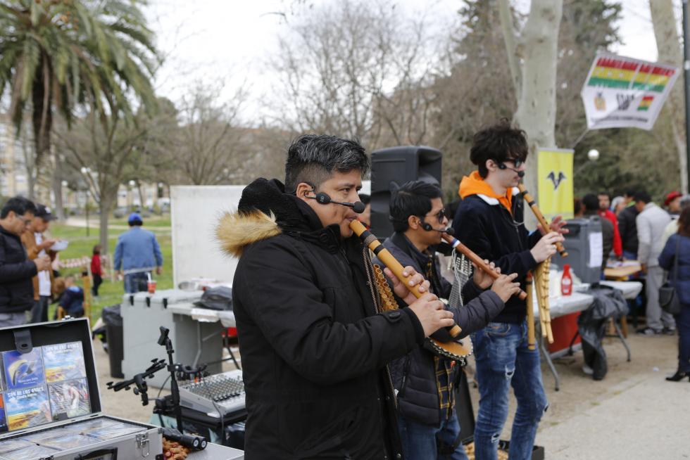 La Cincomarzada vuelve a congregar a miles de zaragozanos en el parque del Tío Jorge de Zaragoza