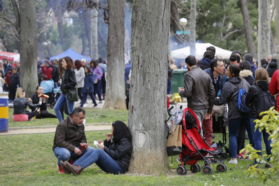 La Cincomarzada vuelve a congregar a miles de zaragozanos en el parque del Tío Jorge de Zaragoza