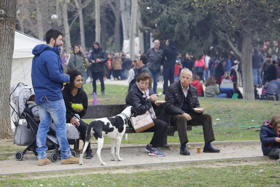 La Cincomarzada vuelve a congregar a miles de zaragozanos en el parque del Tío Jorge de Zaragoza