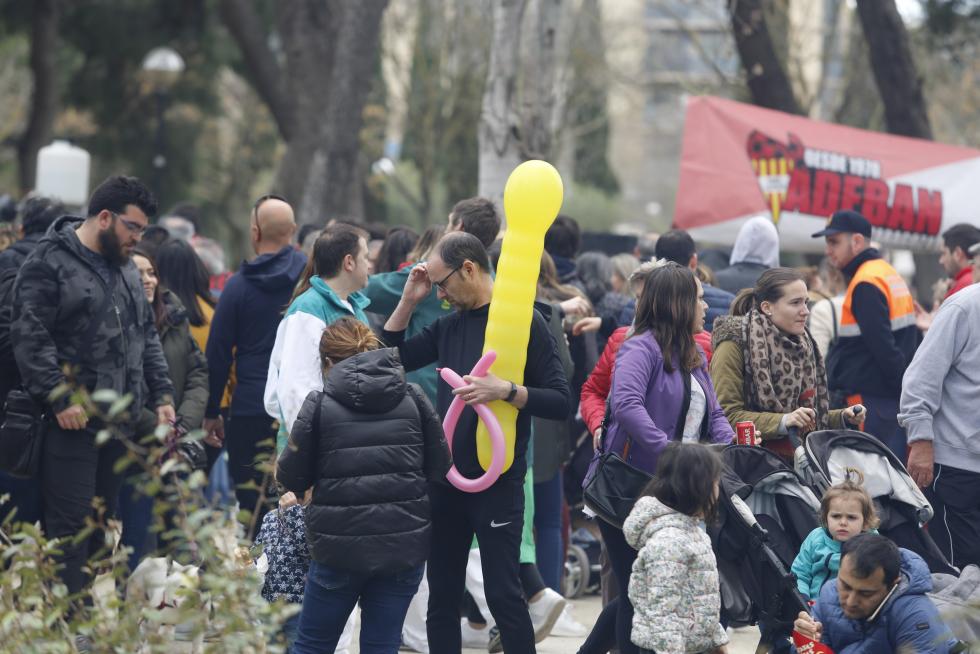 La Cincomarzada vuelve a congregar a miles de zaragozanos en el parque del Tío Jorge de Zaragoza