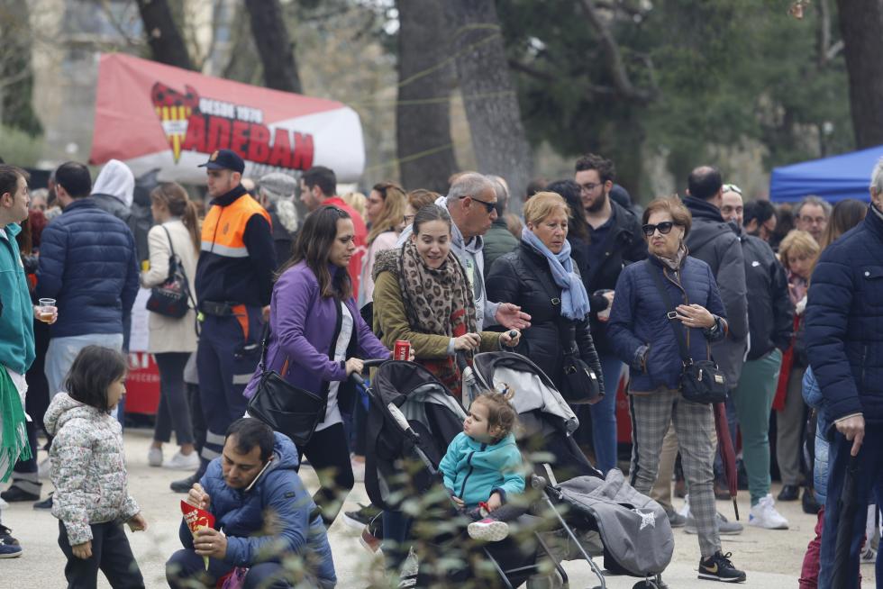 La Cincomarzada vuelve a congregar a miles de zaragozanos en el parque del Tío Jorge de Zaragoza