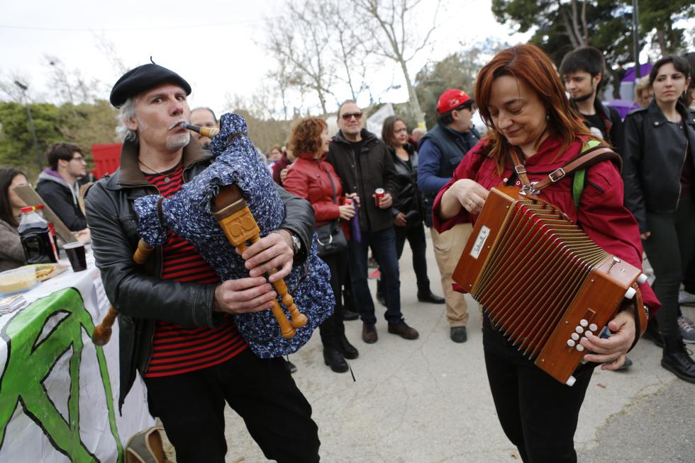 La Cincomarzada vuelve a congregar a miles de zaragozanos en el parque del Tío Jorge de Zaragoza