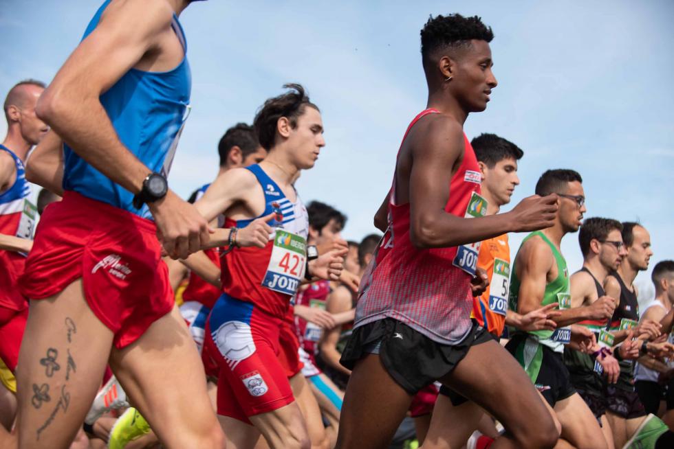 El Parque Lineal de Plaza en Zaragoza ha acogido el 102º Campeonato de España de campo a través.