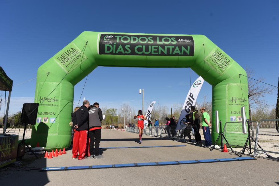 II Carrera y caminata solidaria por la Igualdad organizada por CSIF en el Parque del Agua en Zaragoza