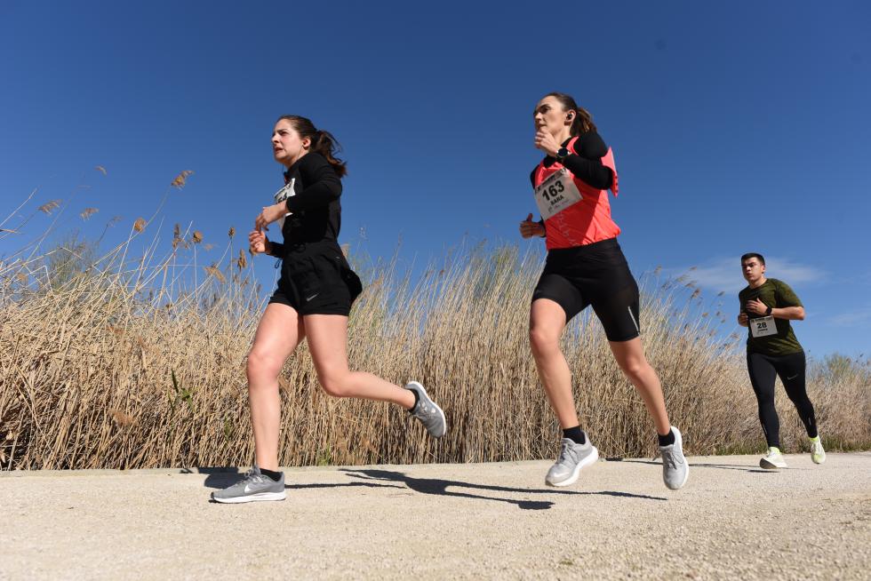 II Carrera y caminata solidaria por la Igualdad organizada por CSIF en el Parque del Agua en Zaragoza