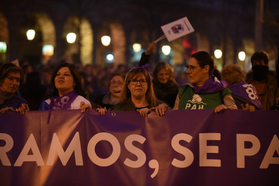 La manifestación del 8-M de Zaragoza inaugura la noche.