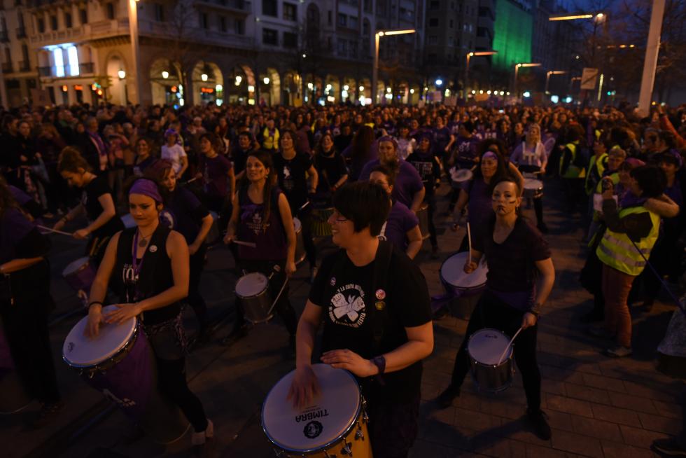 La manifestación del 8-M de Zaragoza inaugura la noche.