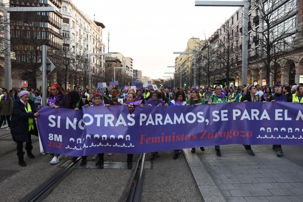 La manifestación del 8-M discurre por el centro de Zaragoza.