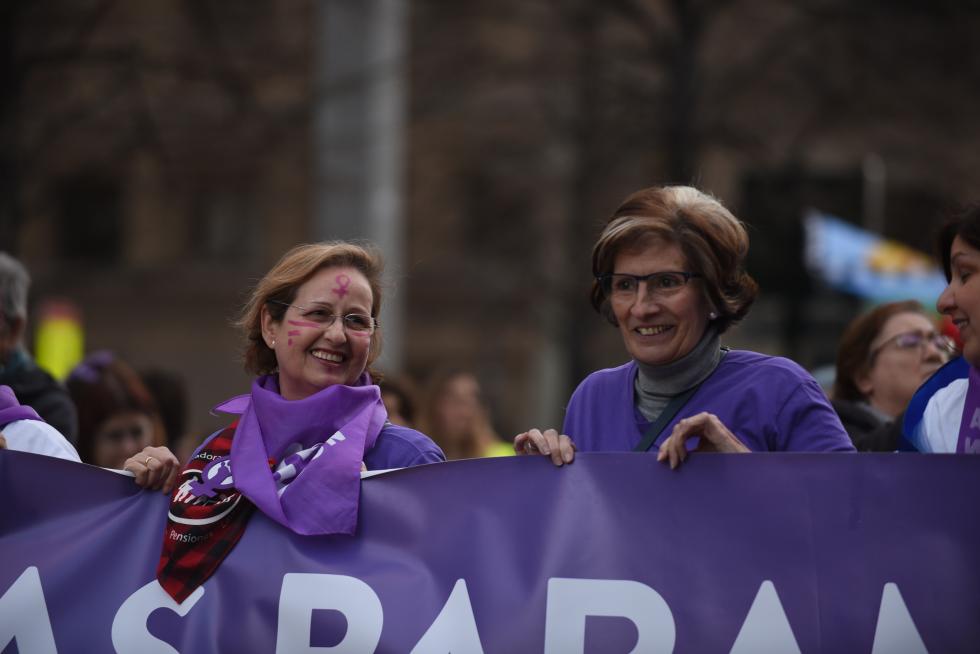 La manifestación del 8-M discurre por el centro de Zaragoza.
