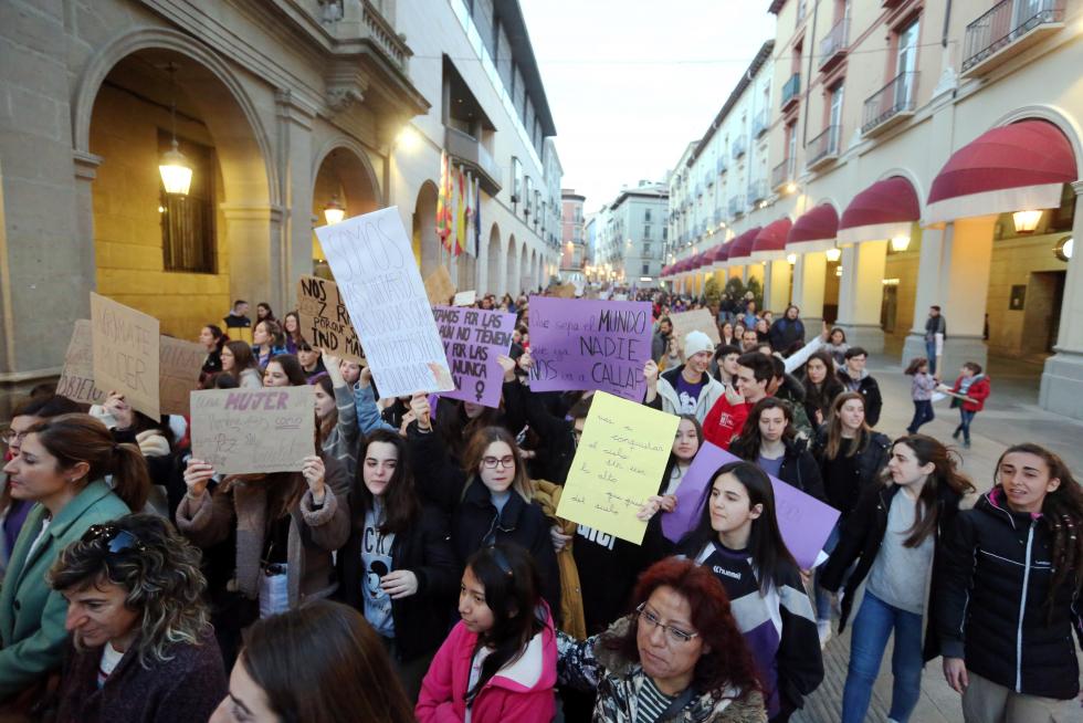 Manifestación del 8-M en las calles de Huesca.