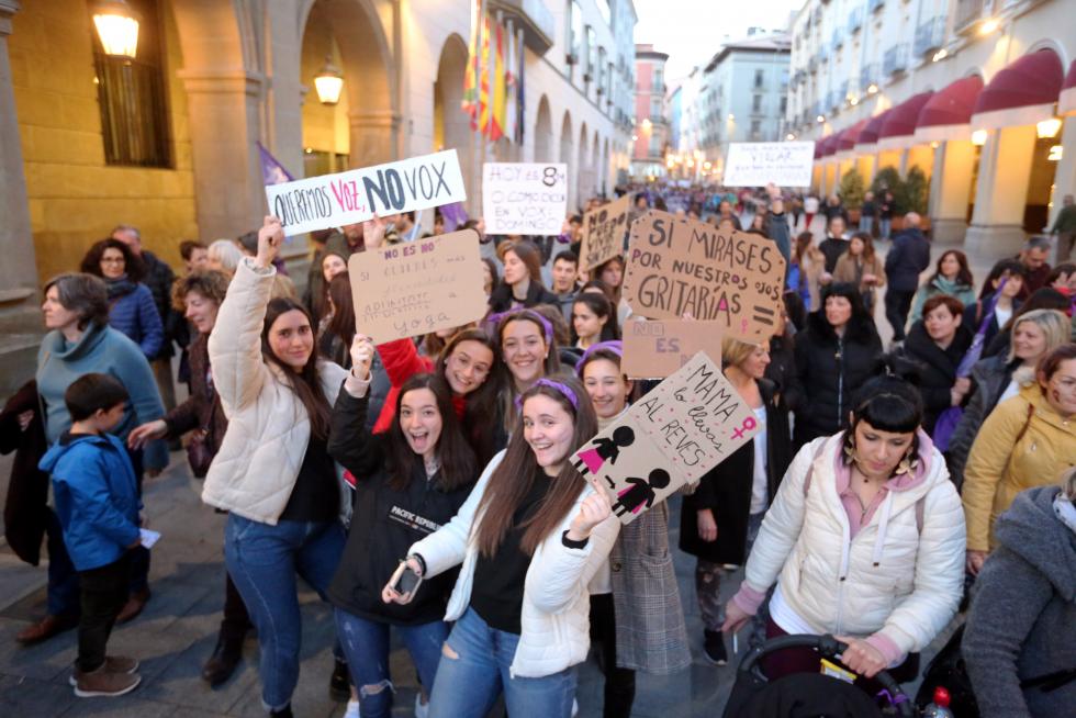 Manifestación del 8-M en las calles de Huesca.