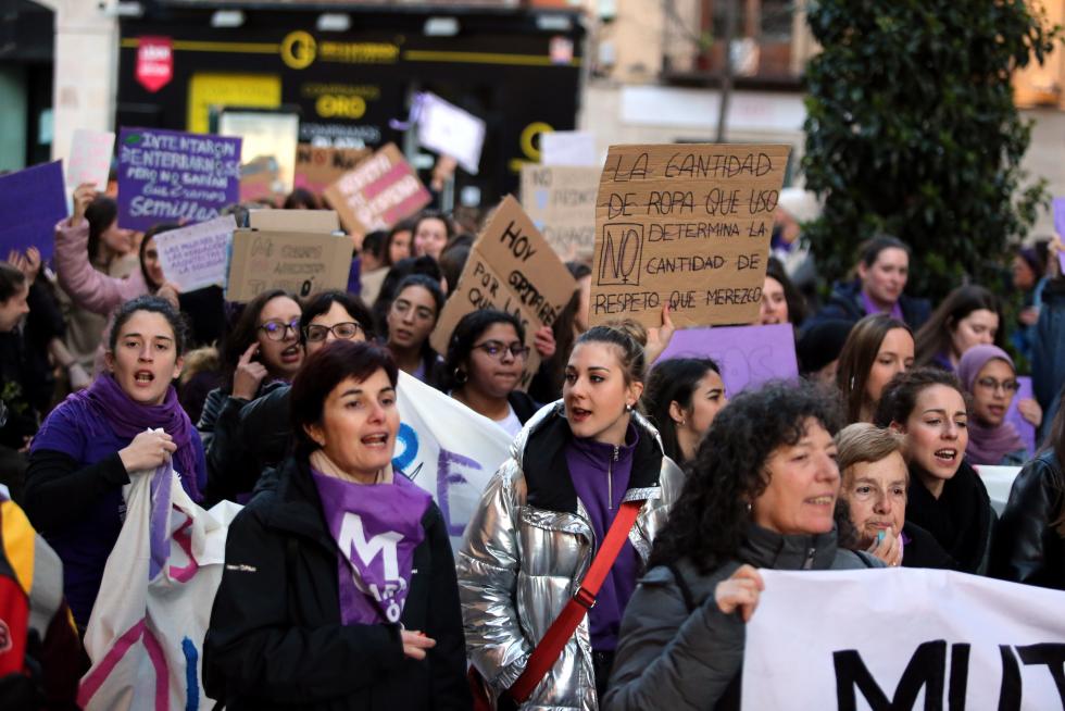 Manifestación del 8-M en las calles de Huesca.