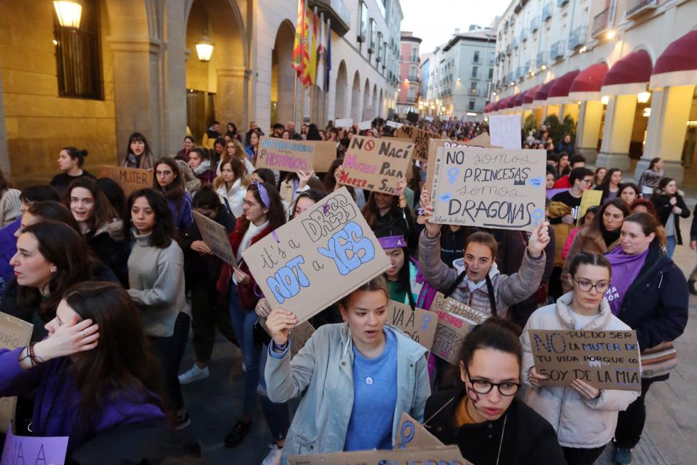 Manifestación del 8-M en las calles de Huesca.