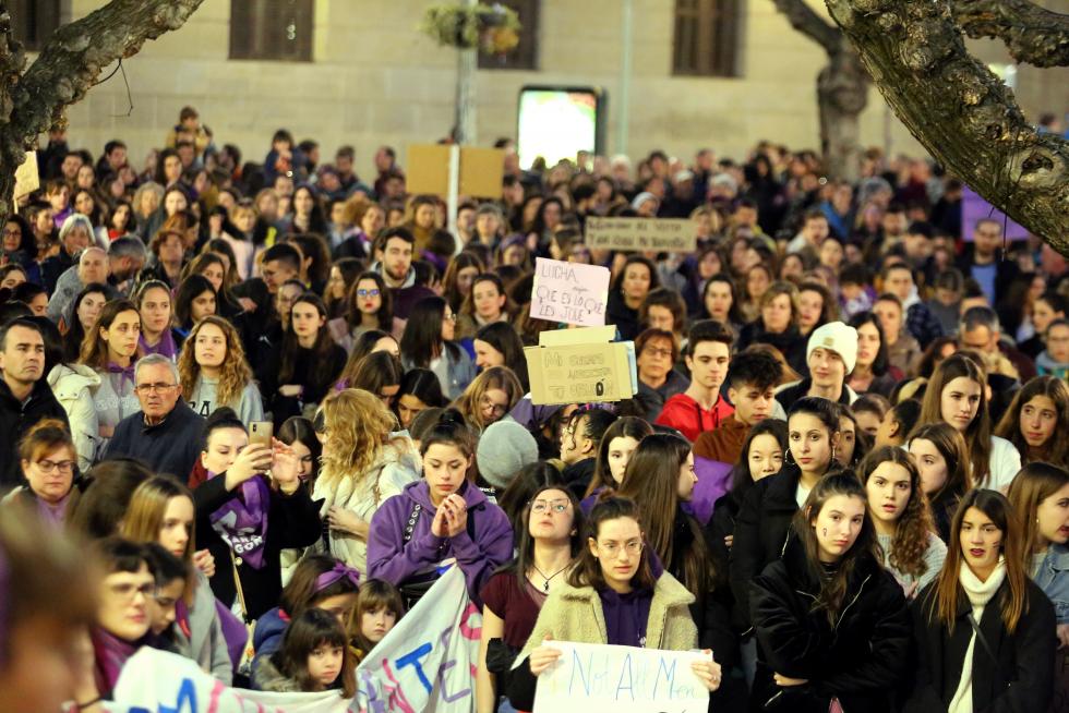 Manifestación del 8-M en las calles de Huesca.