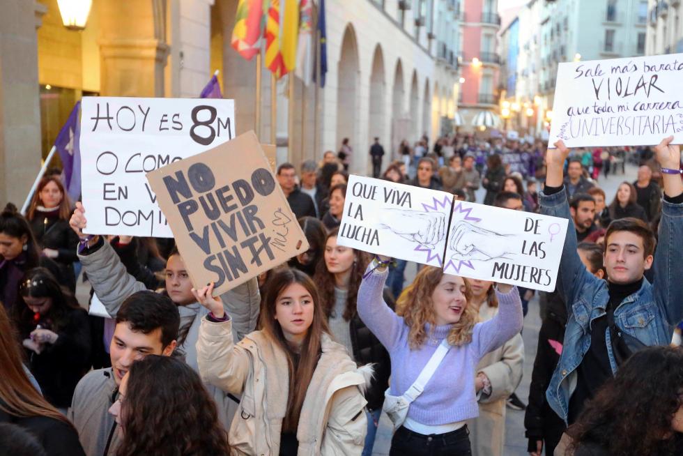 Manifestación del 8-M en las calles de Huesca.