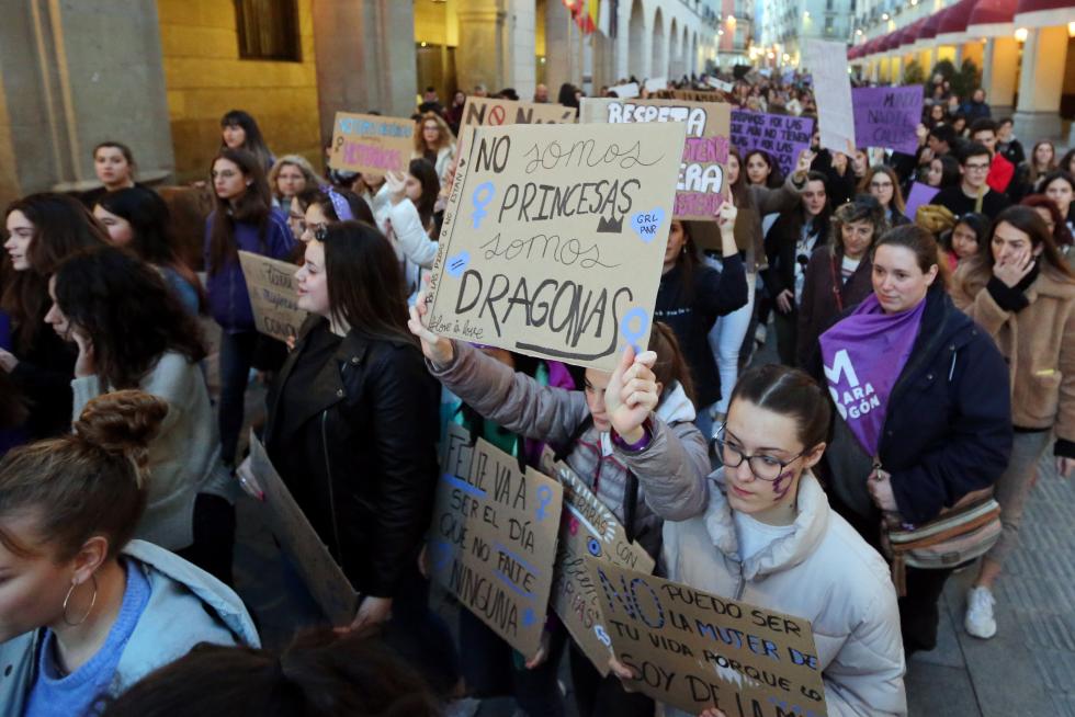 Manifestación del 8-M en las calles de Huesca.