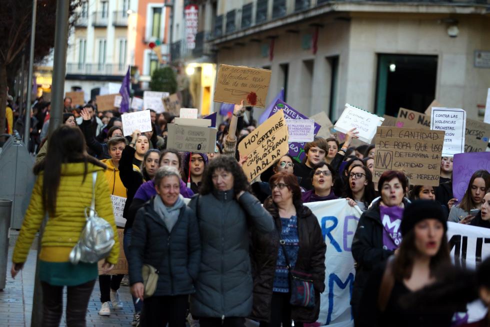 Manifestación del 8-M en las calles de Huesca.