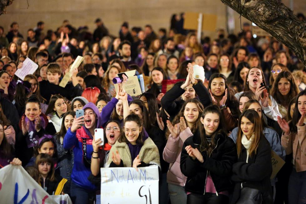 Manifestación del 8-M en las calles de Huesca.