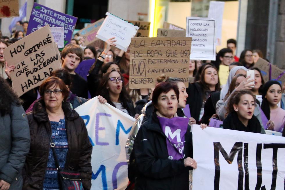 Manifestación del 8-M en las calles de Huesca.