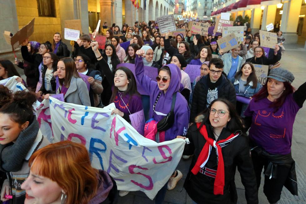 Manifestación del 8-M en las calles de Huesca.