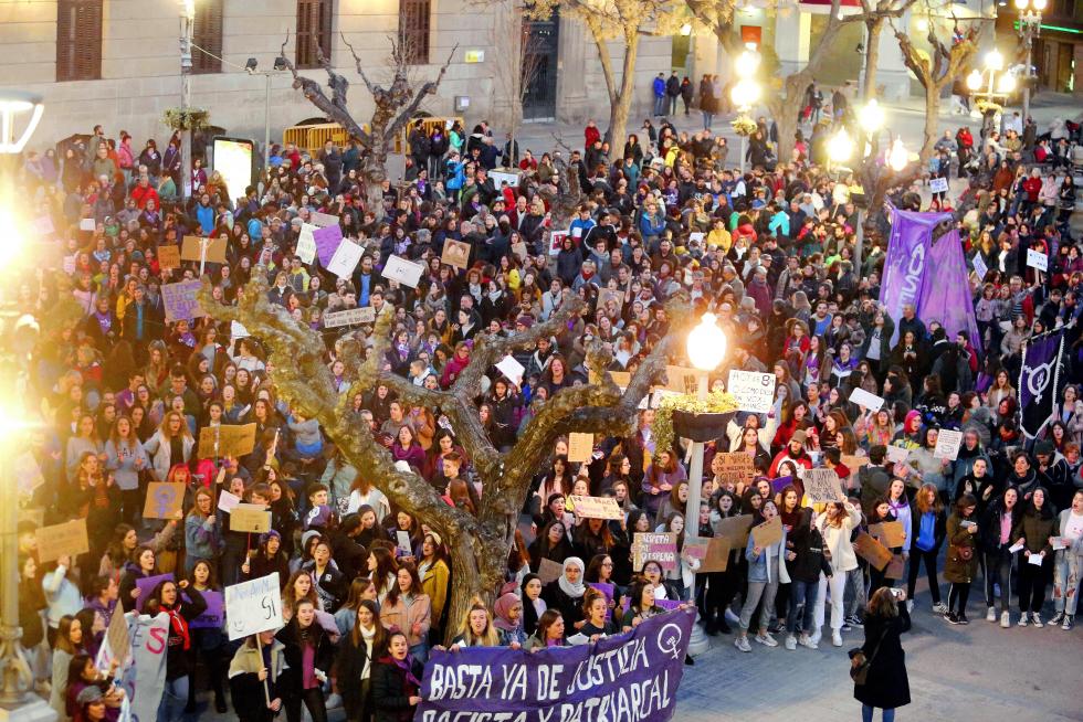 Manifestación del 8-M en las calles de Huesca.
