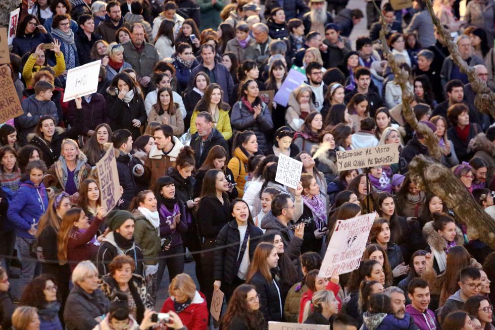 Manifestación del 8-M en las calles de Huesca.